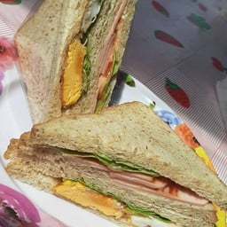 แซนวิช แฮม ไข่ดาว ขนมปังโฮลวีส