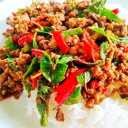 ครัวศรีบุบผารสเด็ด กะเพราเผ็ดพ่นไฟ