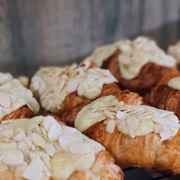 ครัวซองต์อัลมอนด์ (1ชิ้น)