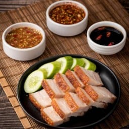 หมูกรอบโฮมเมดเสาชิงช้า by AuntieCrispyPork เสาชิงช้า