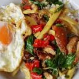 ข้าวกล่อง+กะเพราหมูสับหน่อไม้เหลือง