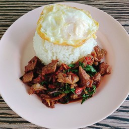 ข้าวกระเพราเนื้อราดข้าว