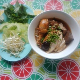 ก๋วยเตี๋ยวไก่ตุ๋น เป็ดพะโล้( จ่าแม็ค)