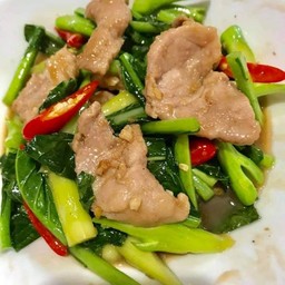 ผัดคะน้าราดข้าว[เลือกเนื้อสัตว์ได้ค่ะ]