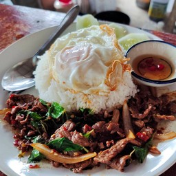 กะเพราเนื้อสด