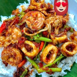 ข้าวผัดพริงแกง กุ้ง เปลี่ยนวัถุดิบ ได้ค่ะ ถ้าไม่ทานกุ้ง