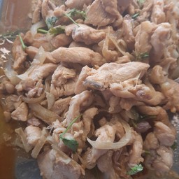 ไก่ผัดกระเทียมพริกไทยดำ