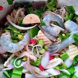 ยำแซ่บริเบีย&ก๋วยเตี๋ยวเรือ (ฮาลาล) สุขุมวิท49\14