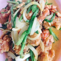 ปูนิ่มผัดผงกระหรี่