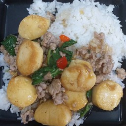 กะเพราเต้าหู้หมูสับราดข้าว