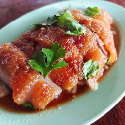 ขาหมูเป็น กับข้าว