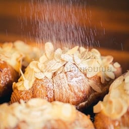 ครัวซองต์ไส้อัลมอนด์