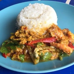 ผัดผงกะหรี่ราดข้าว