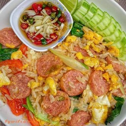 ข้าวผัดแหนม