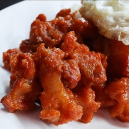 ข้าว หมูกรอบ ผัดน้ำจิ้มสุกี้ กล่องใหญ่