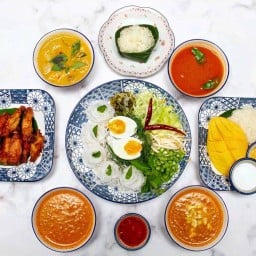 ขนมจีนขนมไทยบ้านแม่กัญญ์ -