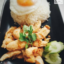 ข้าวหอมมะลิเกรดดี ทานคู่กับเนื้ออกไก่ และไข่ดาว
เมนูนี้ เด็กทานได้ ผู้ใหญ๋๋ทานดี