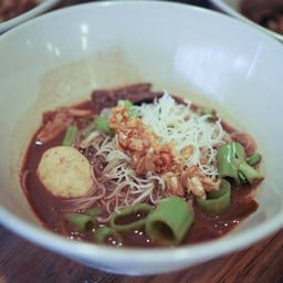 ก๋วยเตี๋ยวเรือสีลม เจ๊นิด แซ่บเว่อร์