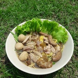 ก๋วยเตี๋ยวหมู-เนื้อตุ๋นยาจีน