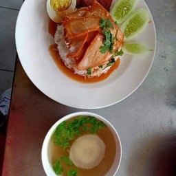 ข้าวหมูแดง