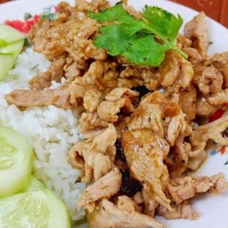 หมูกระเทียมราดข้าว