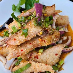 น้ำตกคอหมู