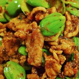 ผัดเผ็ดสะตอหมู