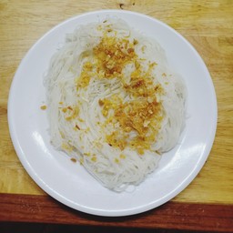 เส้นหมี่ลวกกระเทียม