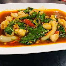 ปลาหมึกผัดน้ำพริกเผา