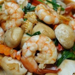 กุ้งผัดเห็ดฟาง
