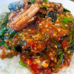 ข้าวผัดกระเพราปลากระป๋อง