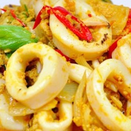 หมึกผัดผงกะหรี่