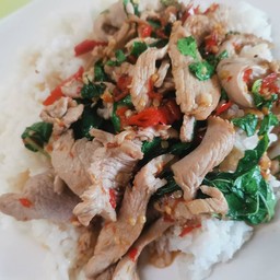 ข้าวผัดกะเพราหมูชิ้น