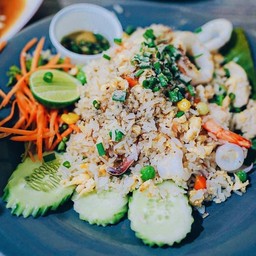 ข้าวผัดรวมมิตร