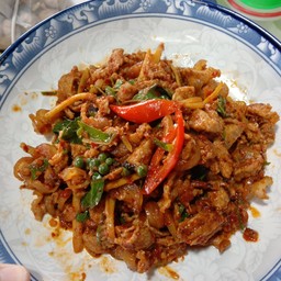 ข้าวผัดเผ็ดหมูป่า