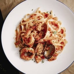 Fettuccine Seafood Arrabbiata