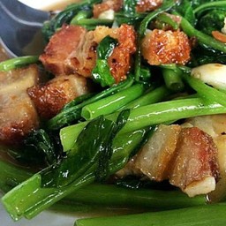 ผัดผักบุ้งไฟแดง หมูกรอบ1ขีด +ข้าวเปล่า 1ถุง