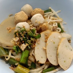ก๋วยเตี๋ยวลูกชิ้นปลารวม