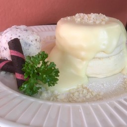 Souffle macadamia sauce