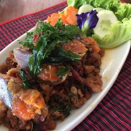 (กับข้าว)กระเพราหมูสับไข่เยี่ยวม้า