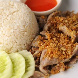 ข้าวหมูทอดกระเทียม