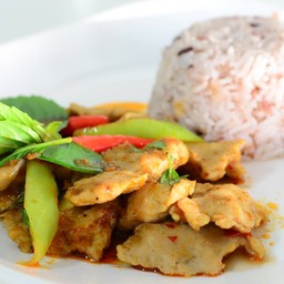 พริกแกง ราดข้าว