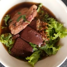 เจ๊อุ๋ยก๋วยเตี๋ยวไก่ตุ๋นมะระ(หลังแฟลททหาร)