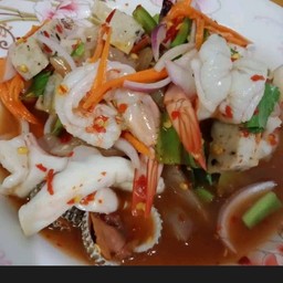 ยำเหลาทะเลรวมกุ้งสุก