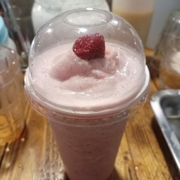 สตอเบอร์รี่นมสด แก้ว22oz.