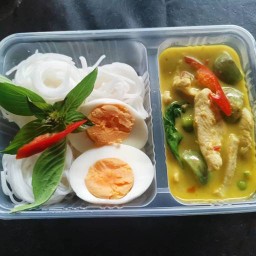 แกงเขียวหวาน เกี๊ยวป้าวรรณา