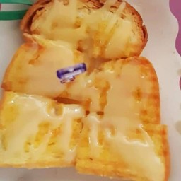 ขนมปังปิ้งเนยนม