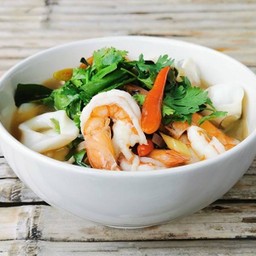 ต้มยำรวมมิตรน้ำใส