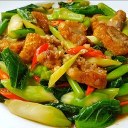 คะน้า (หมูกรอบ 1ขีด) +ข้าวเปล่า 1ถุง