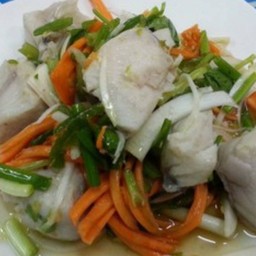 ยำเนื้อปลากะพง